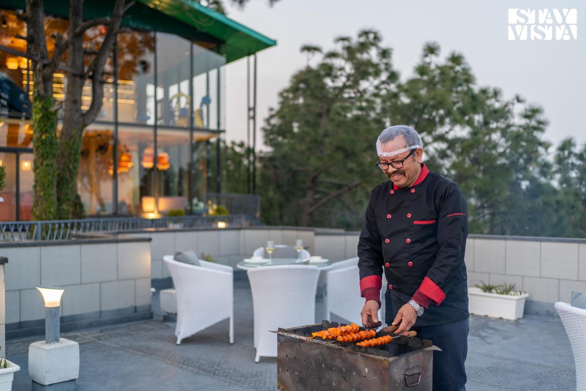 Stayvista At Serene With Outdoor Bonfire Barog المظهر الخارجي الصورة